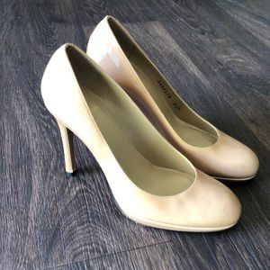 Nude Patent Learher Pumps